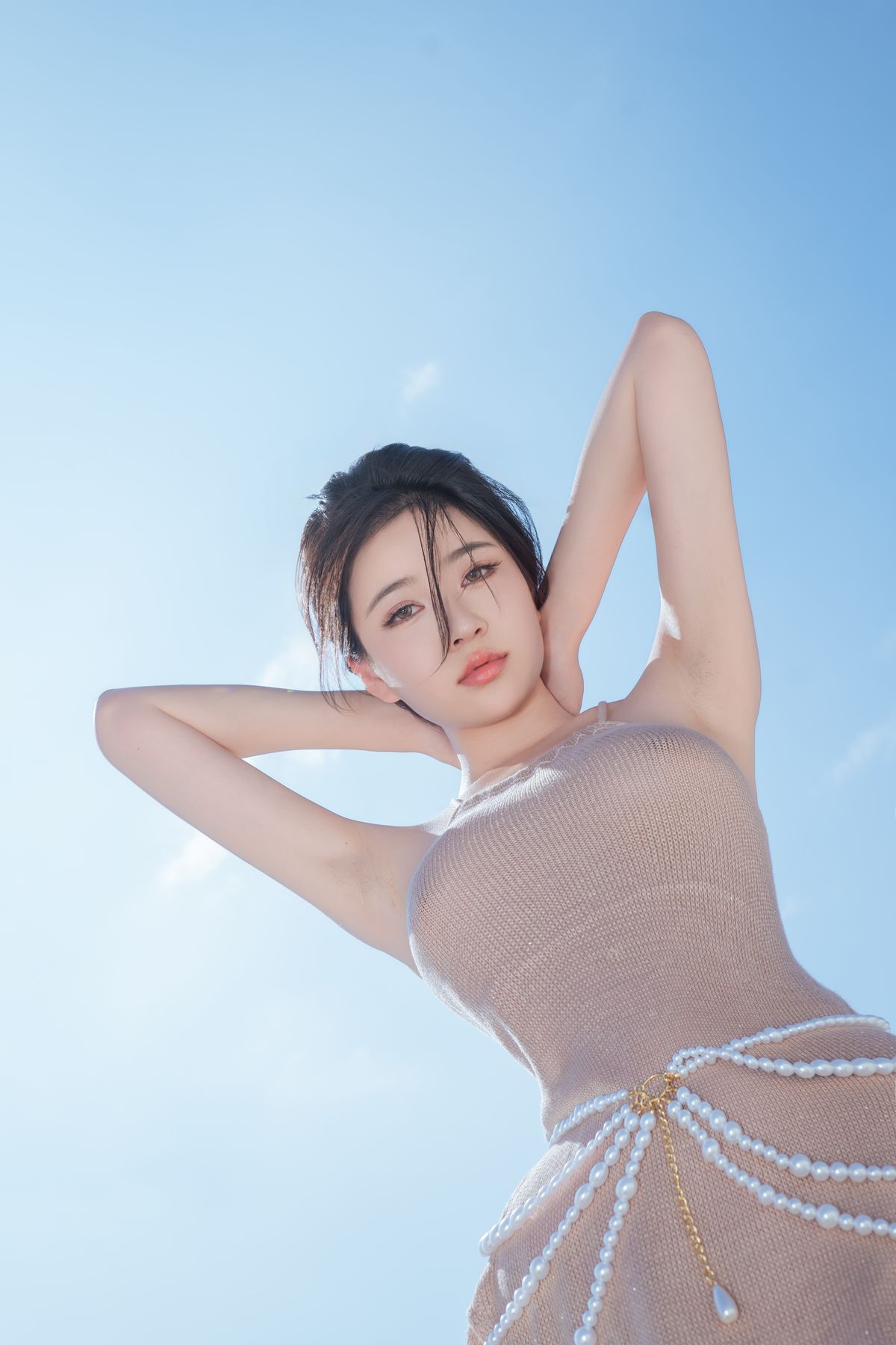 OL裙小白领 漂亮巨乳的房产销售美女 为完成销售任务上班时间酒店服务金主爸爸 衣服来不急脱掉直接提枪上阵